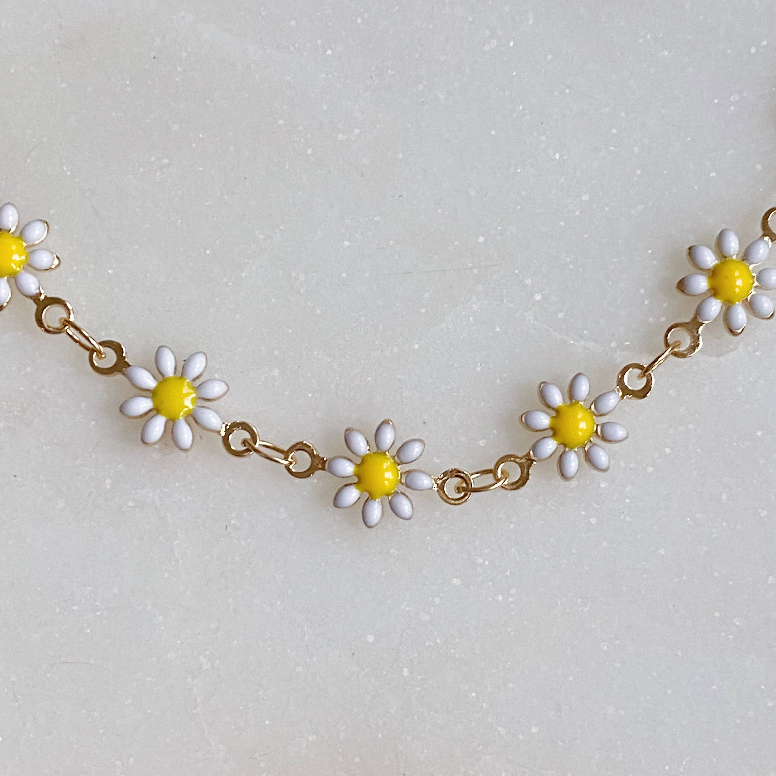 All Around Daisy Necklace - Saltire Games
